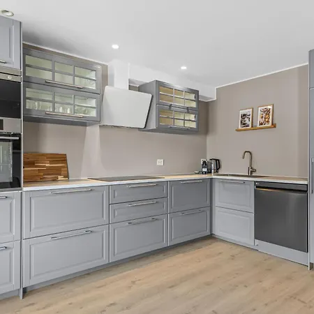 And Modern Terraced House In Apartment *